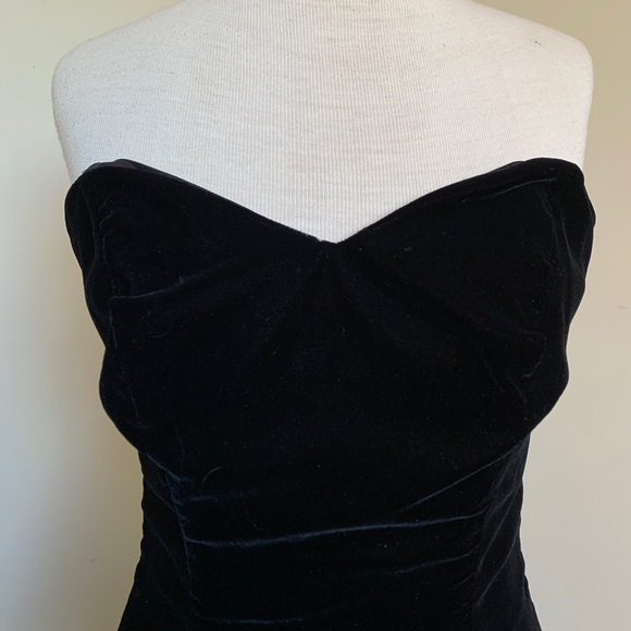 Corseted Black Velvet Sweetheart Dress - Picture 3 of 7